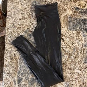 Spans faux leather leggings